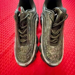 Men’s or women’s Black steel toed shoes